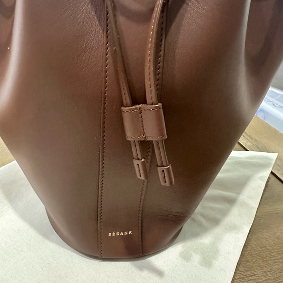 Sezane Handbags - Sézane Marcel Bucket Bag - Smooth Chocolate